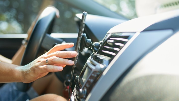 mobile phone in car